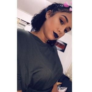 Meet your Posher, Yunely